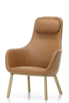 Vitra Hal Lounge Chair Sessel in Leder Cognac mit integriertem Sitzkissen und Holzbeinen.
